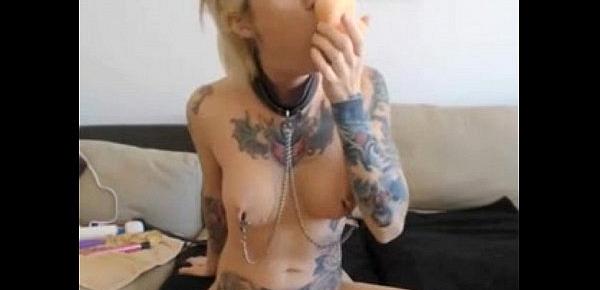  nipple chained tatted blonde girl rams her butt with a ribbed dildo -tinycam.org